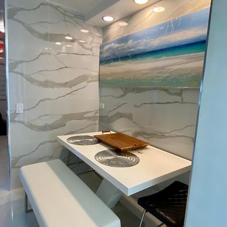 Luxurious Remodeled Direct Waterfront Apartment With Miami Skyline View And Outdoor Terrace Free Parking 5Min Drive To Маямі-Біч Екстер'єр фото
