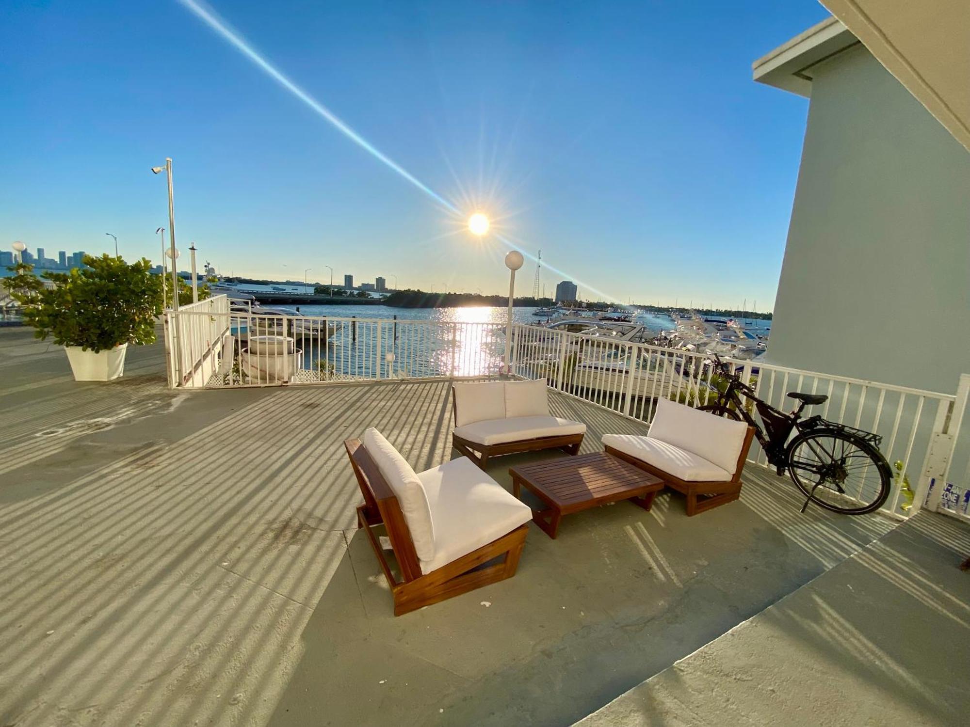 Luxurious Remodeled Direct Waterfront Apartment With Miami Skyline View And Outdoor Terrace Free Parking 5Min Drive To Маямі-Біч Екстер'єр фото