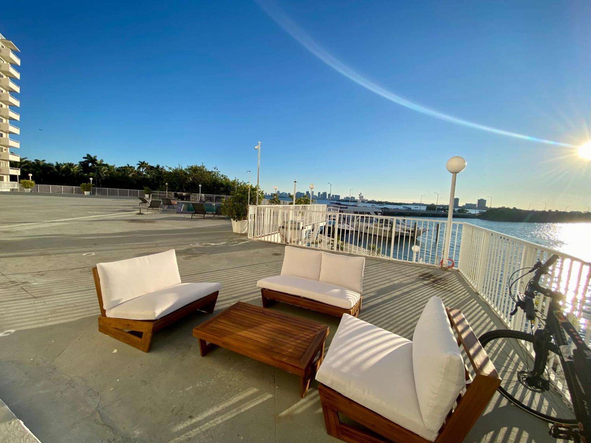 Luxurious Remodeled Direct Waterfront Apartment With Miami Skyline View And Outdoor Terrace Free Parking 5Min Drive To Маямі-Біч Екстер'єр фото