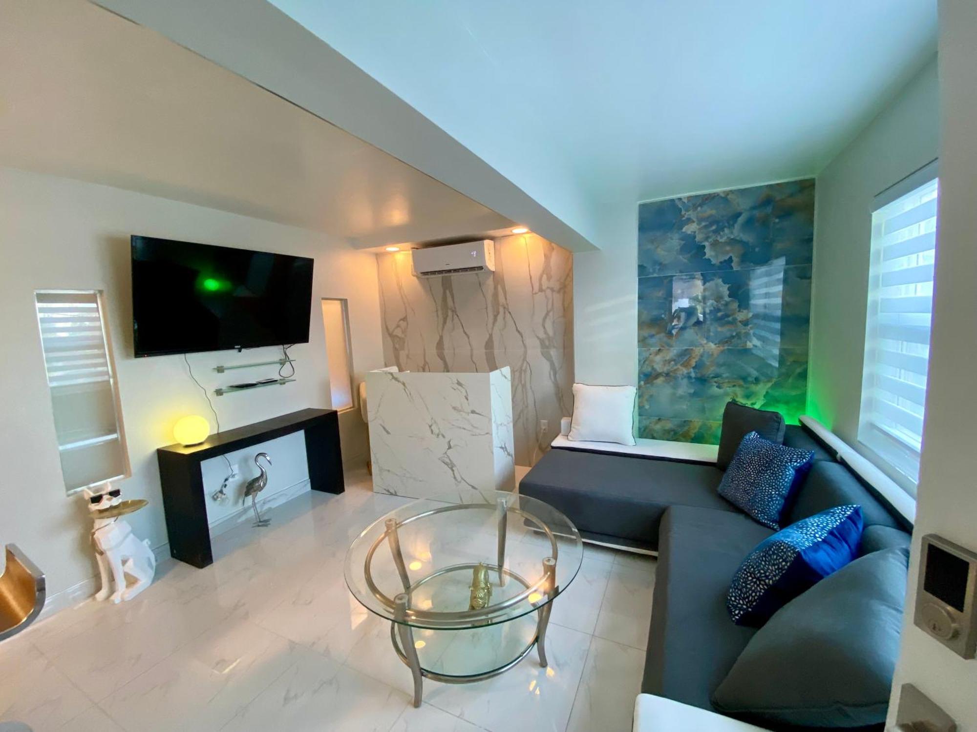 Luxurious Remodeled Direct Waterfront Apartment With Miami Skyline View And Outdoor Terrace Free Parking 5Min Drive To Маямі-Біч Екстер'єр фото