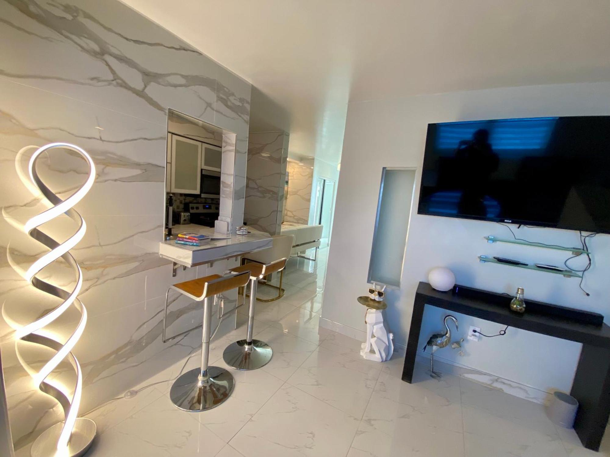 Luxurious Remodeled Direct Waterfront Apartment With Miami Skyline View And Outdoor Terrace Free Parking 5Min Drive To Маямі-Біч Екстер'єр фото