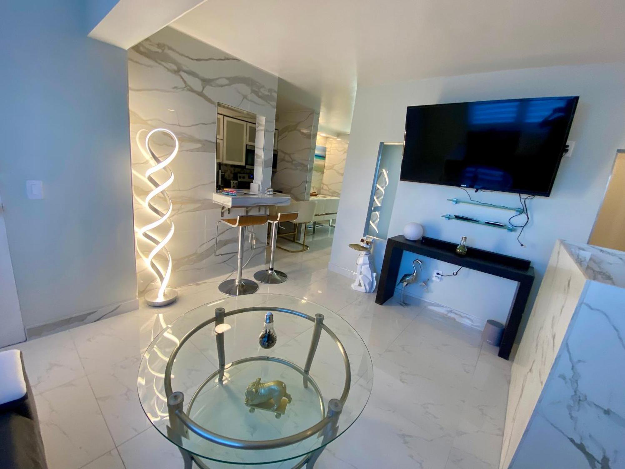 Luxurious Remodeled Direct Waterfront Apartment With Miami Skyline View And Outdoor Terrace Free Parking 5Min Drive To Маямі-Біч Екстер'єр фото