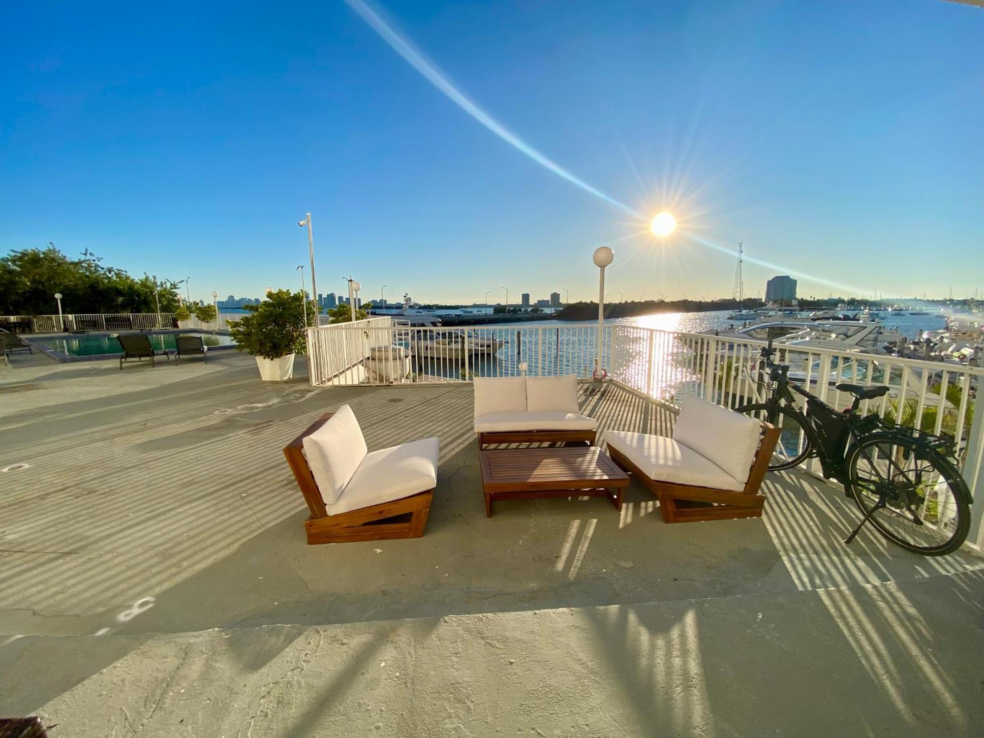 Luxurious Remodeled Direct Waterfront Apartment With Miami Skyline View And Outdoor Terrace Free Parking 5Min Drive To Маямі-Біч Екстер'єр фото