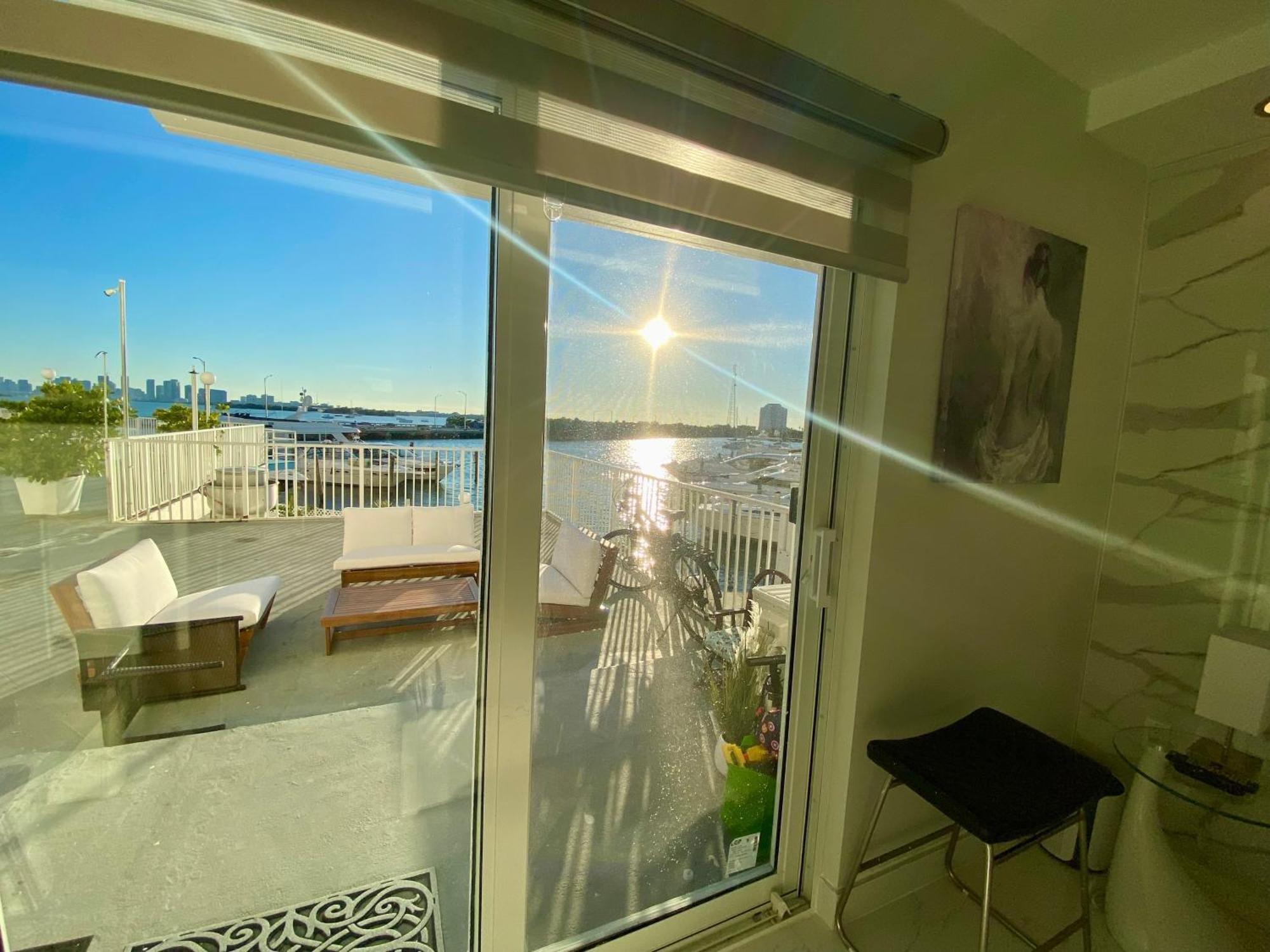Luxurious Remodeled Direct Waterfront Apartment With Miami Skyline View And Outdoor Terrace Free Parking 5Min Drive To Маямі-Біч Екстер'єр фото