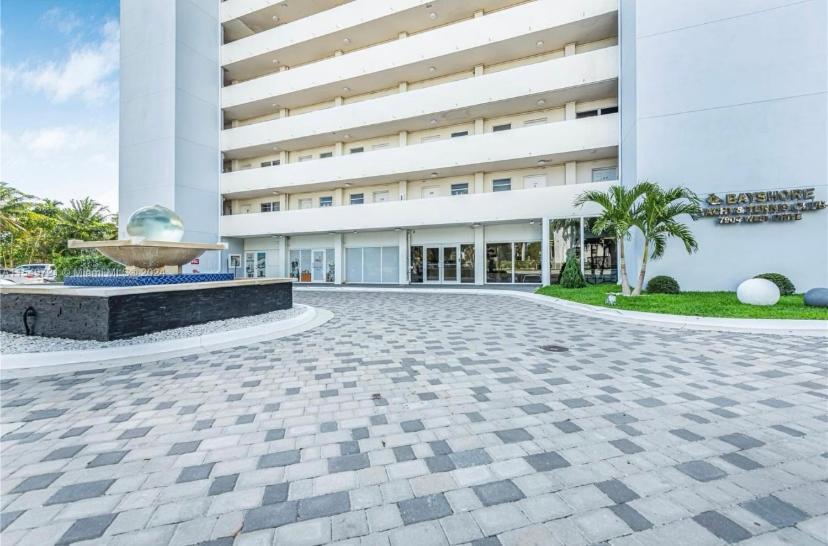 Luxurious Remodeled Direct Waterfront Apartment With Miami Skyline View And Outdoor Terrace Free Parking 5Min Drive To Маямі-Біч Екстер'єр фото